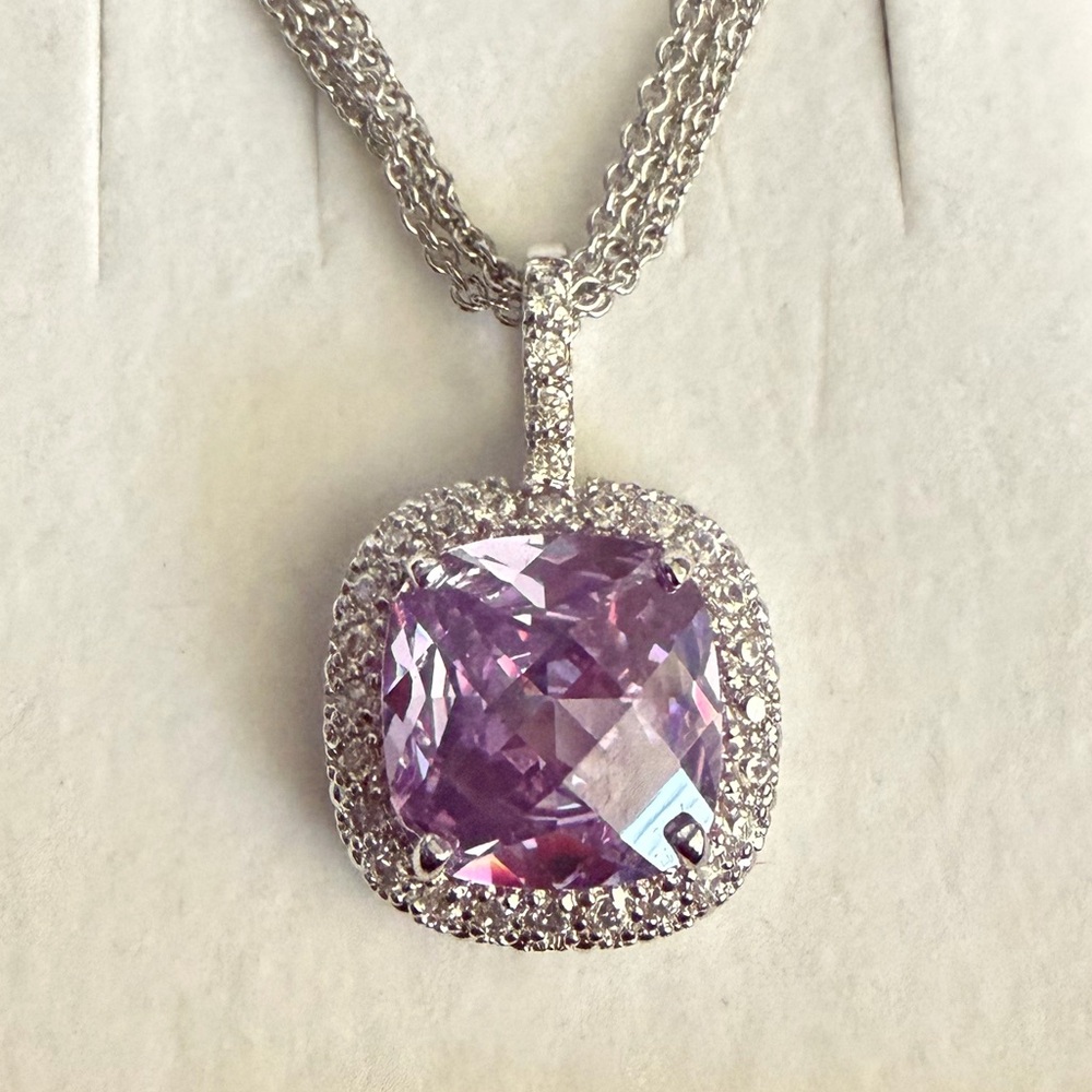 Chic Silver and Purple Gem Necklace